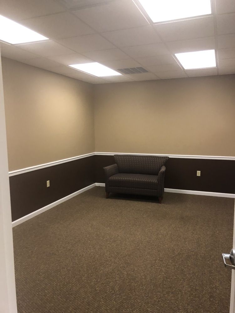 Powell - Like New Professional Office: 7317 Clinton Hwy, Powell, TN 37849